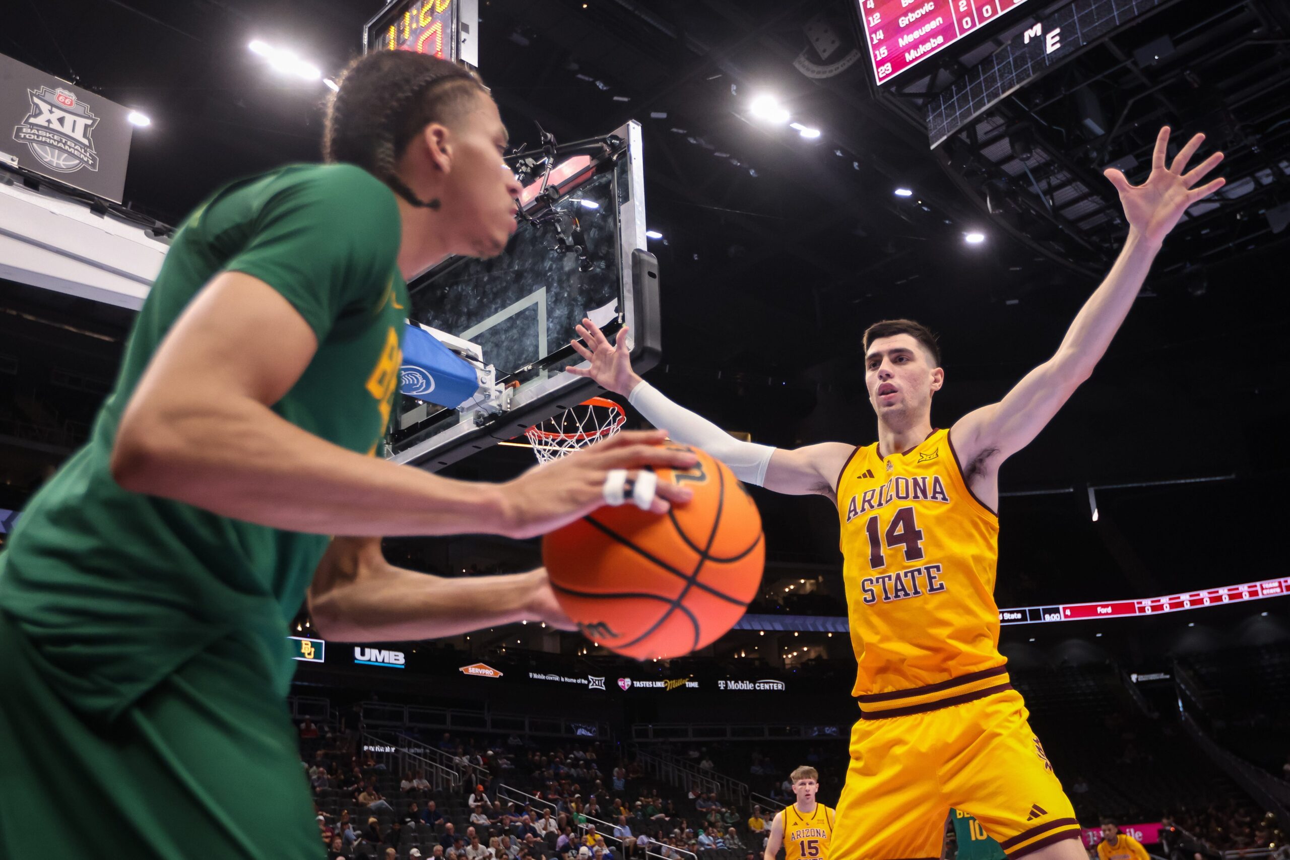 Kansas State player claims Big 12 Tournament's 'slippery' court caused migraine