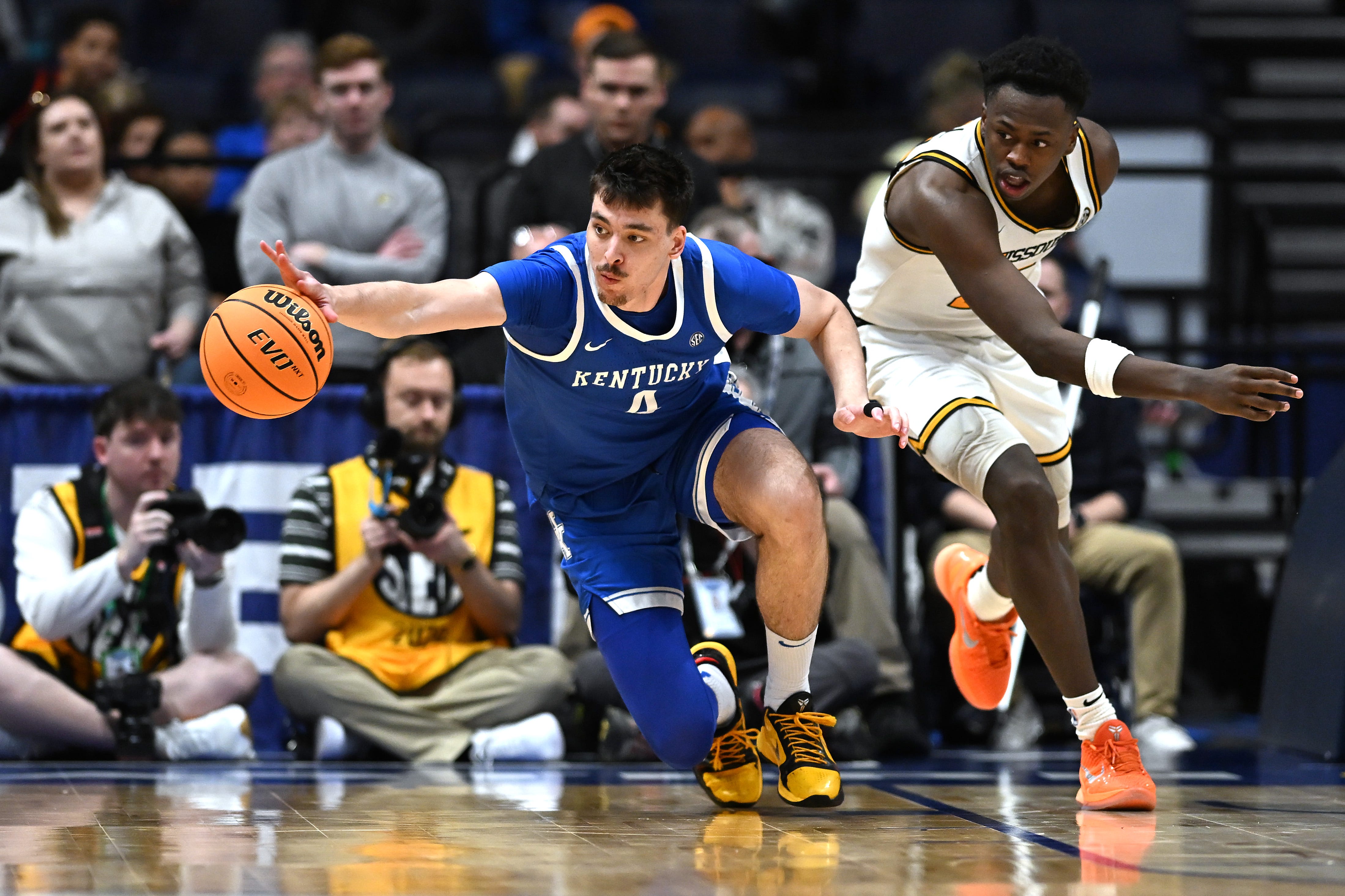 NASHVILLE, TENNESSEE - MARCH 12: Andrija Jelavic #4 of the Kentucky Wildcats battles for the ball against Mark Mitchell #25 of the Missouri Tigers during the second half in the second round of the 2026 SEC Men's Basketball Tournament at Bridgestone Arena on March 12, 2026 in Nashville, Tennessee. (Photo by Carly Mackler/Getty Images)