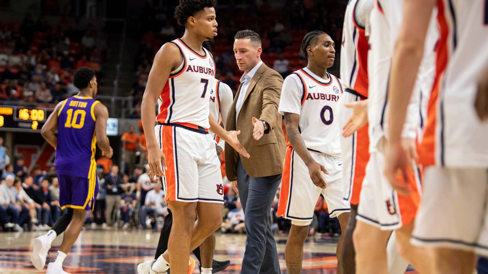 March Madness committee chair explains controversial Auburn Tigers snub