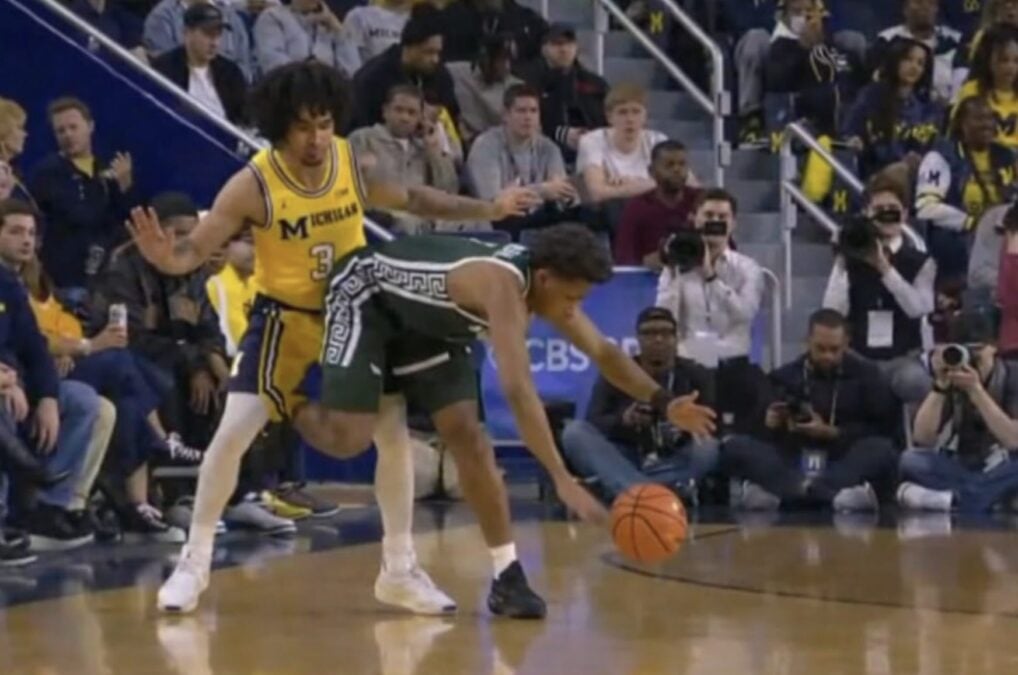Michigan vs. Michigan State: Jeremy Fears Kicks Elliot Cadeau in Groin