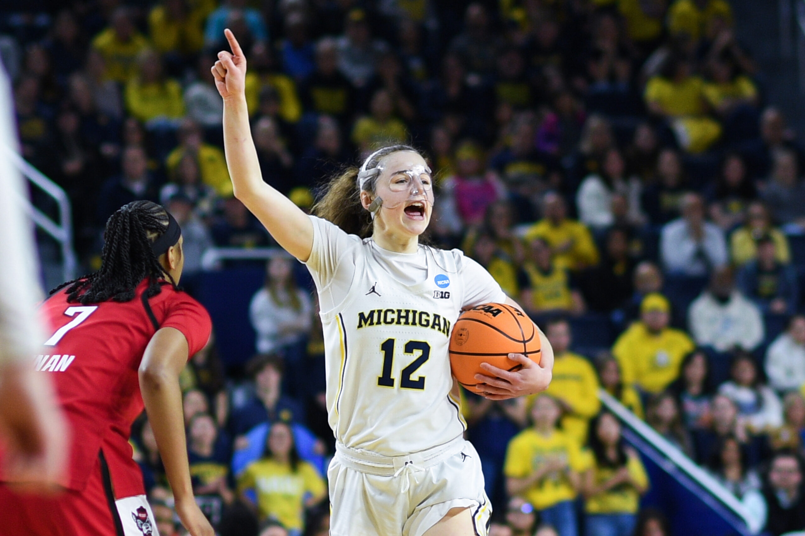 Michigan Women’s Basketball to face No. 3 seed Louisville in Sweet 16