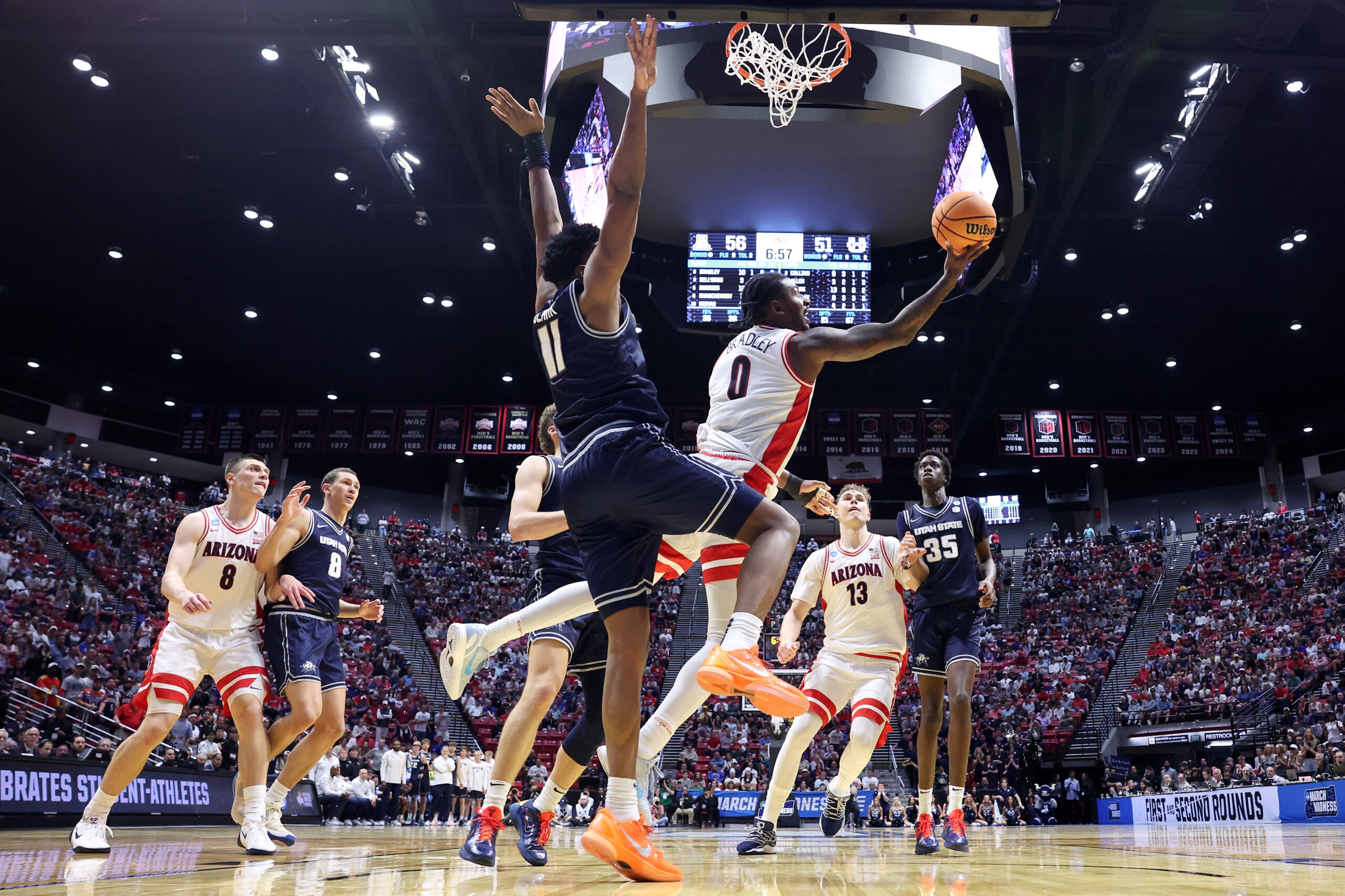 NCAA Tournament: Key players, stats, matchups to watch in Arizona vs. Arkansas Sweet 16 battle