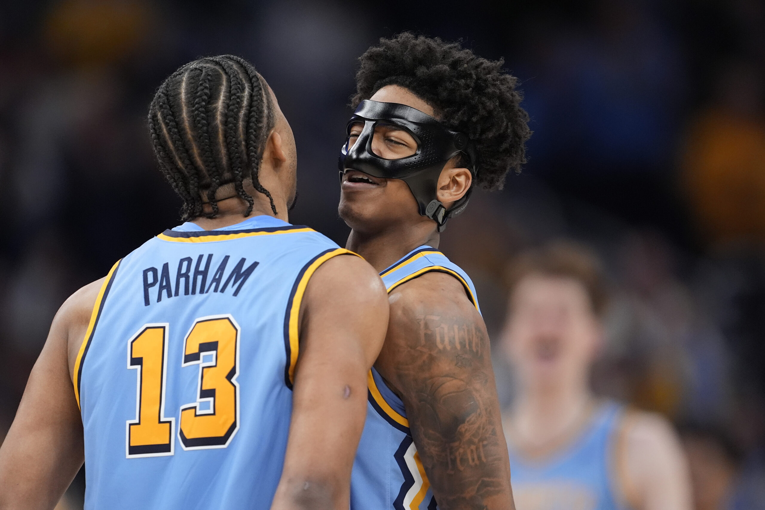 Shaka Smart, Marquette stun Dan Hurley, UConn in regular-season finale