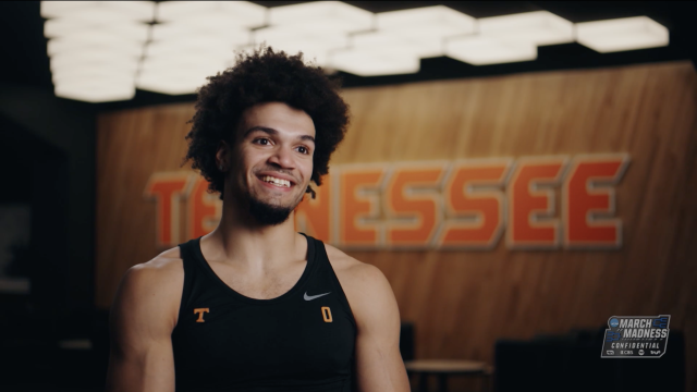 Tennessee coach Rick Barnes watches Ja’Kobi Gillespie’s viral high school dunk