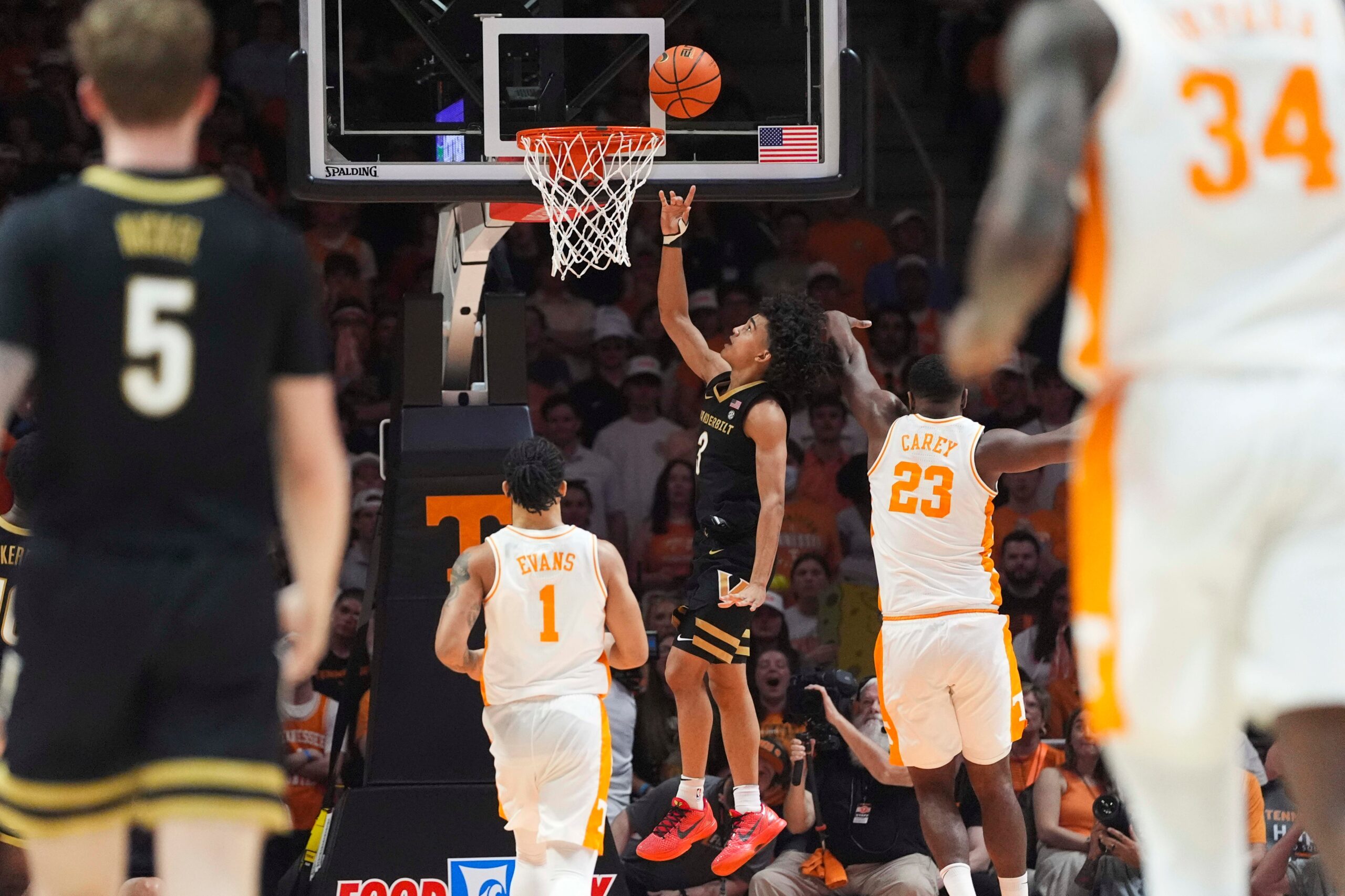 Tennessee rallies late but falls to Vanderbilt 86-82 on Senior Day