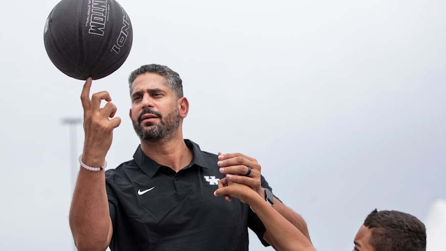 The Influencer Behind Illinois' International Movement and Elite Eight Squad