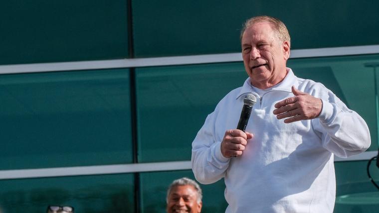 Tom Izzo gives Darian DeVries solid words of wisdom before Indiana's NCAA Tournament push