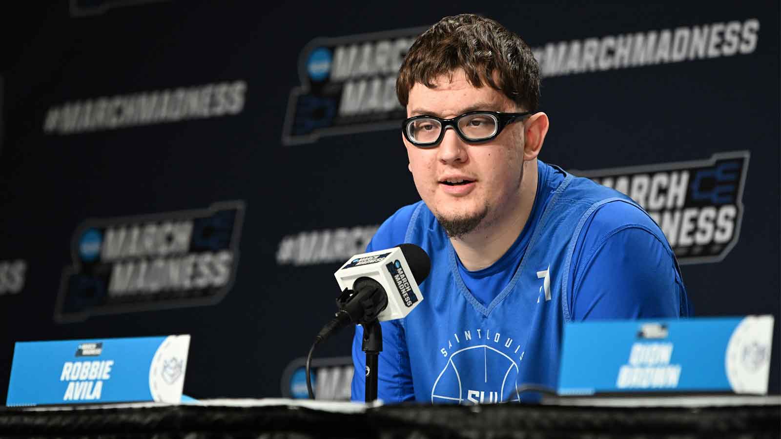 Watch Saint Louis’ Robbie Avila get standing ovation after exiting Michigan game