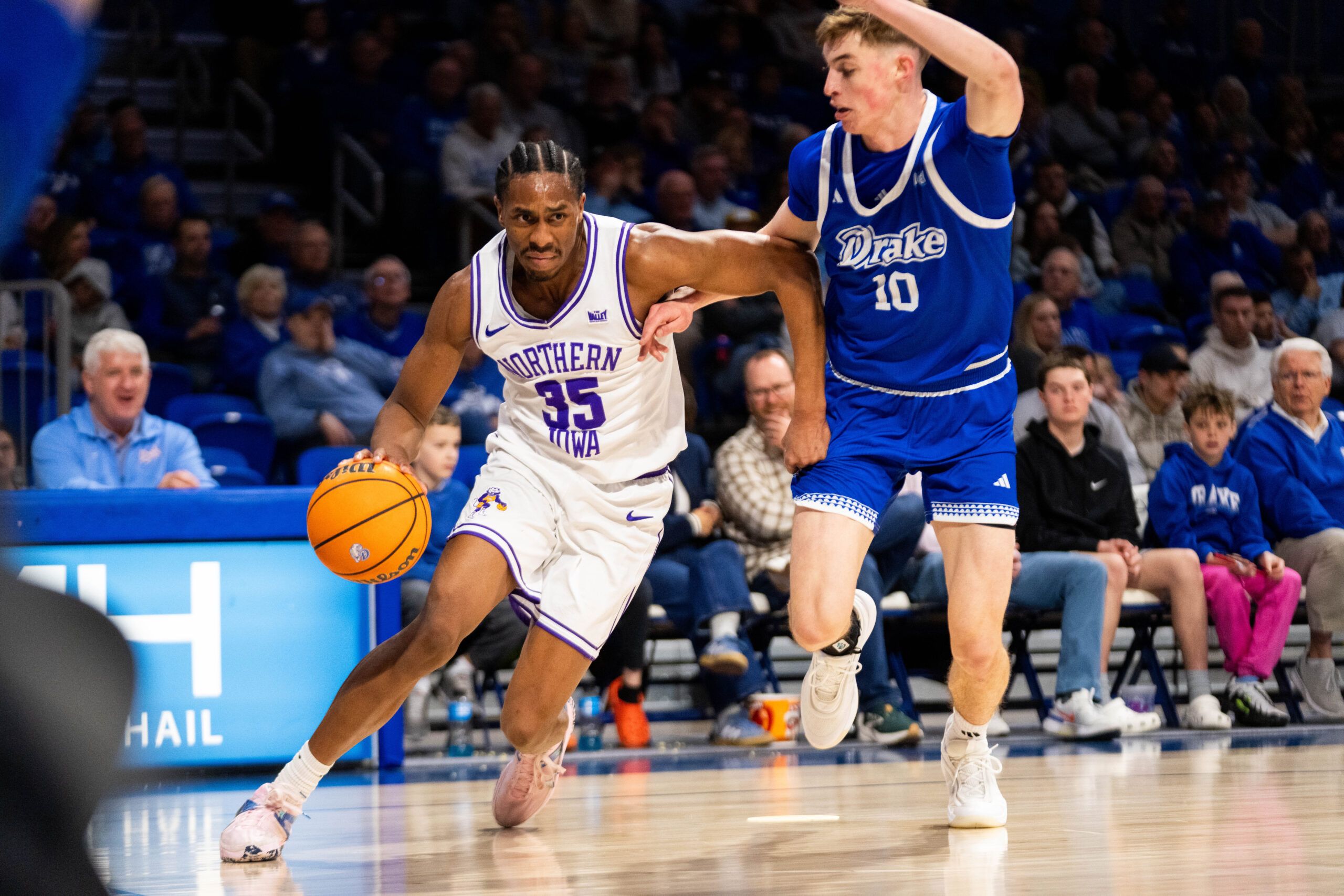 Wauwatosa's Leon Bond throws down monster dunk as team nets NCAA berth