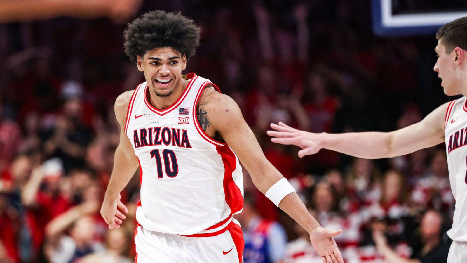 What Koa Peat reminded Tommy Lloyd of during dominant Arizona basketball injury return vs. Kansas