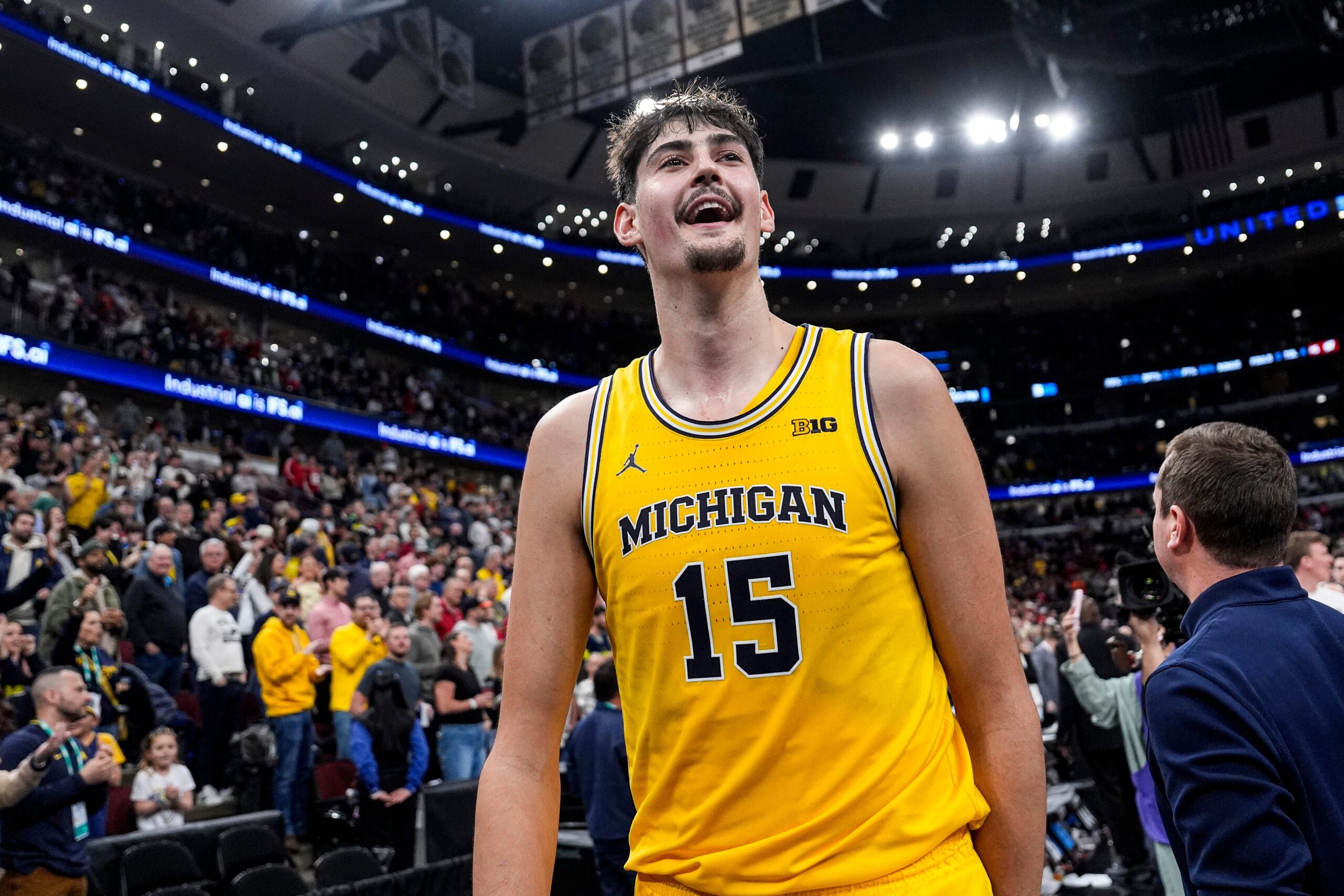 Yaxel Lendeborg the hero as Michigan avenges loss in crazy Wisconsin game