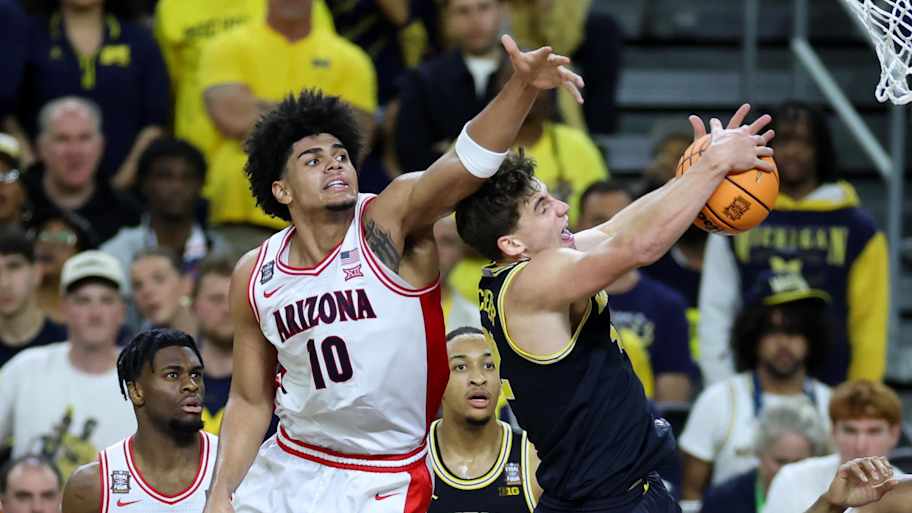  Arizona Wildcats forward Koa Peat (10