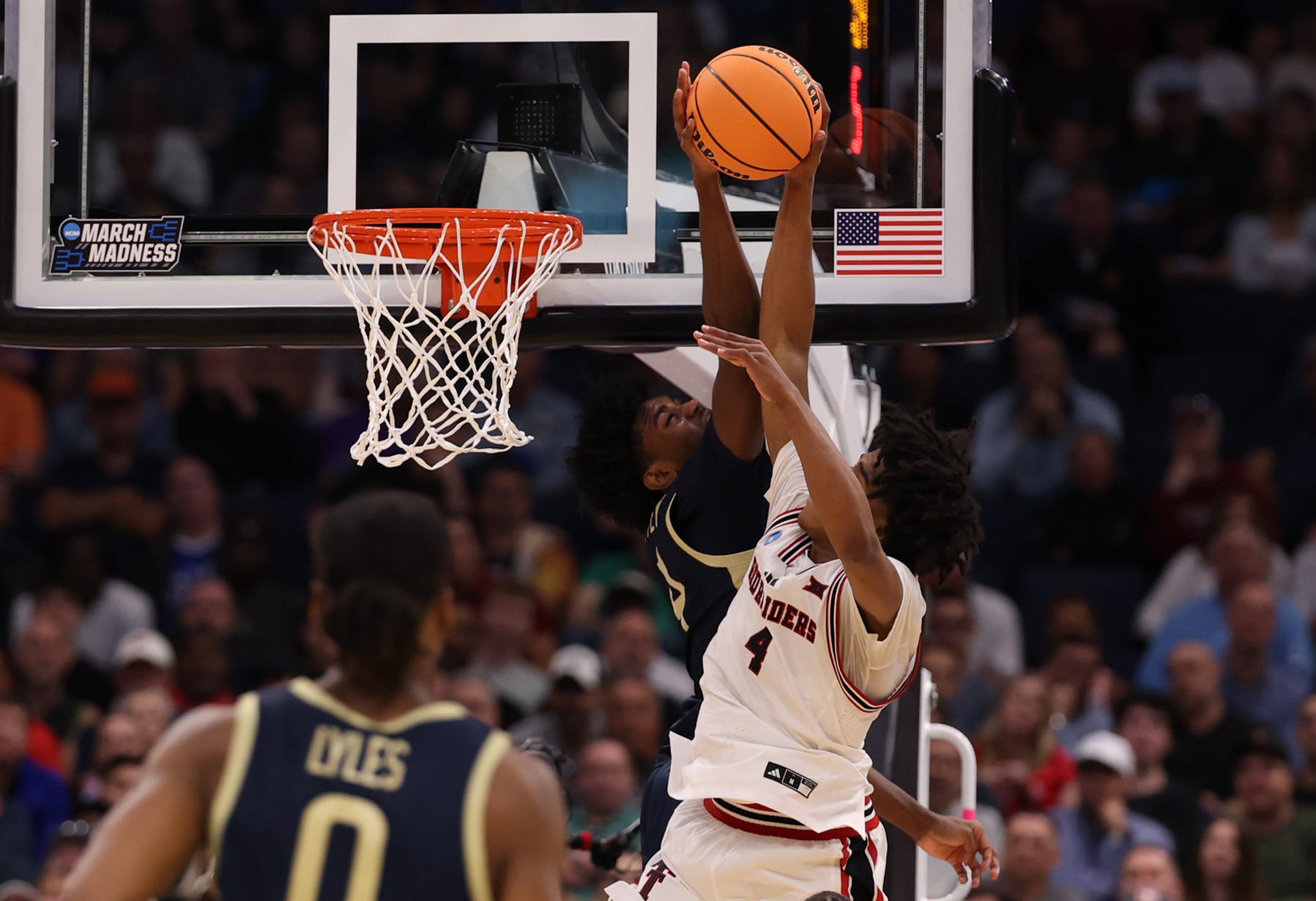 Eric Mahaffey of Akron, Moeller officially signs with UC Bearcats men