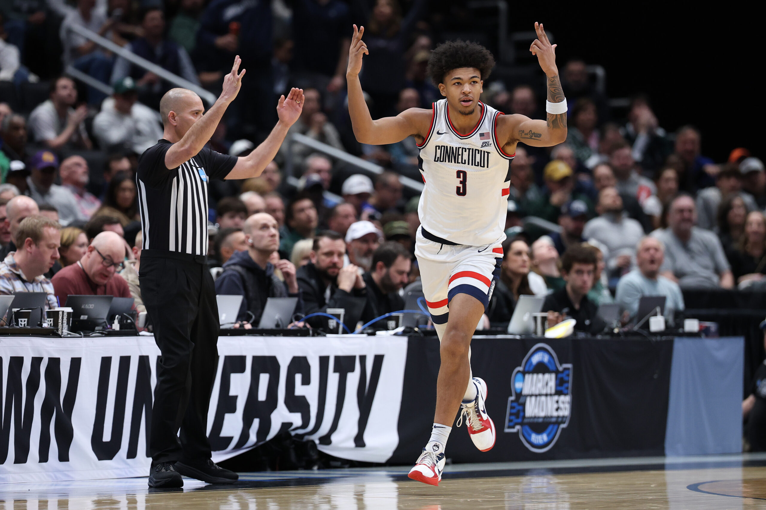 Former UConn forward Jaylin Stewart commits to SMU
