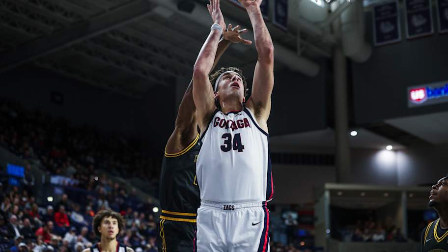 Gonzaga Bulldogs forward Braden Huff (34).