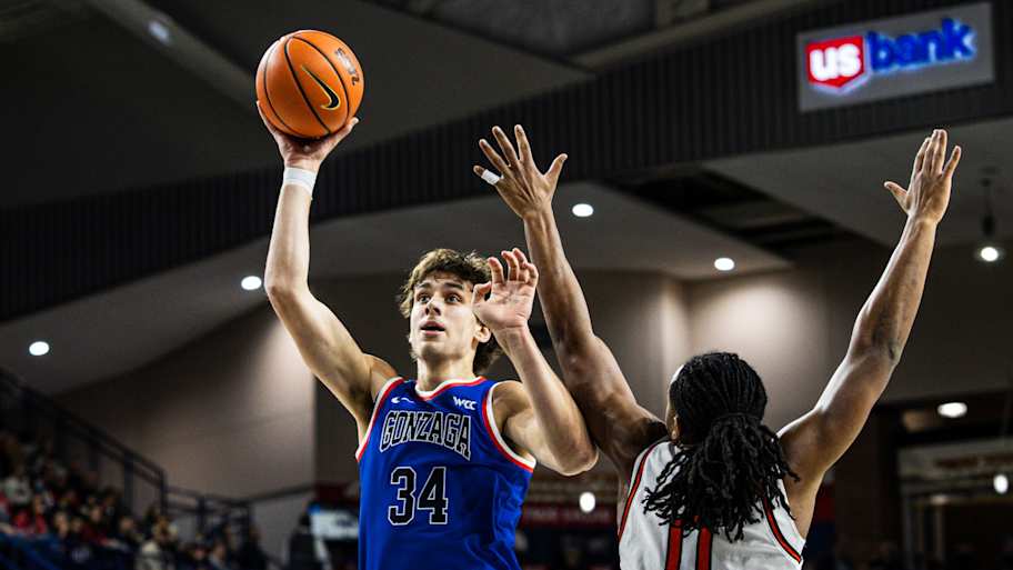 Gonzaga Bulldogs forward Braden Huff (34).