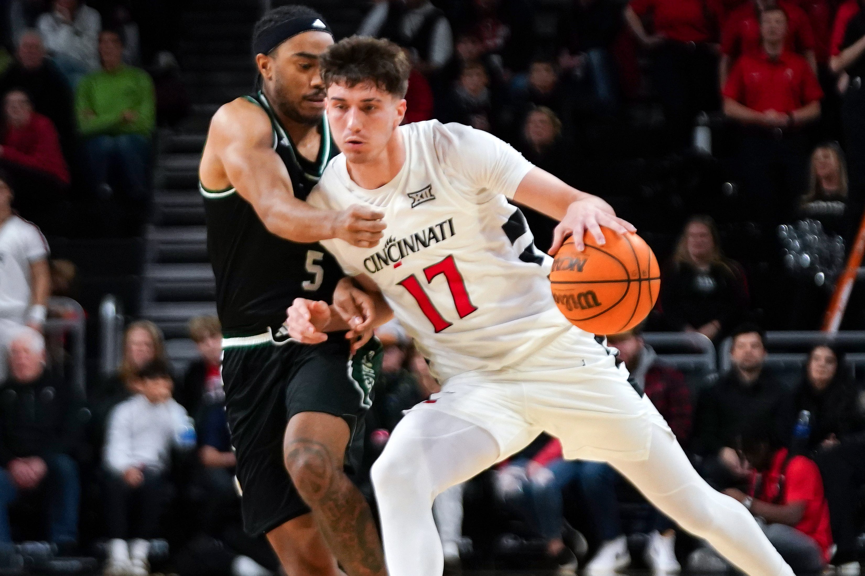 UC guard Jordi Rodríguez averaged 2.3 points per game and 1.1 rebounds. He twice scored 10 points for the Bearcats.