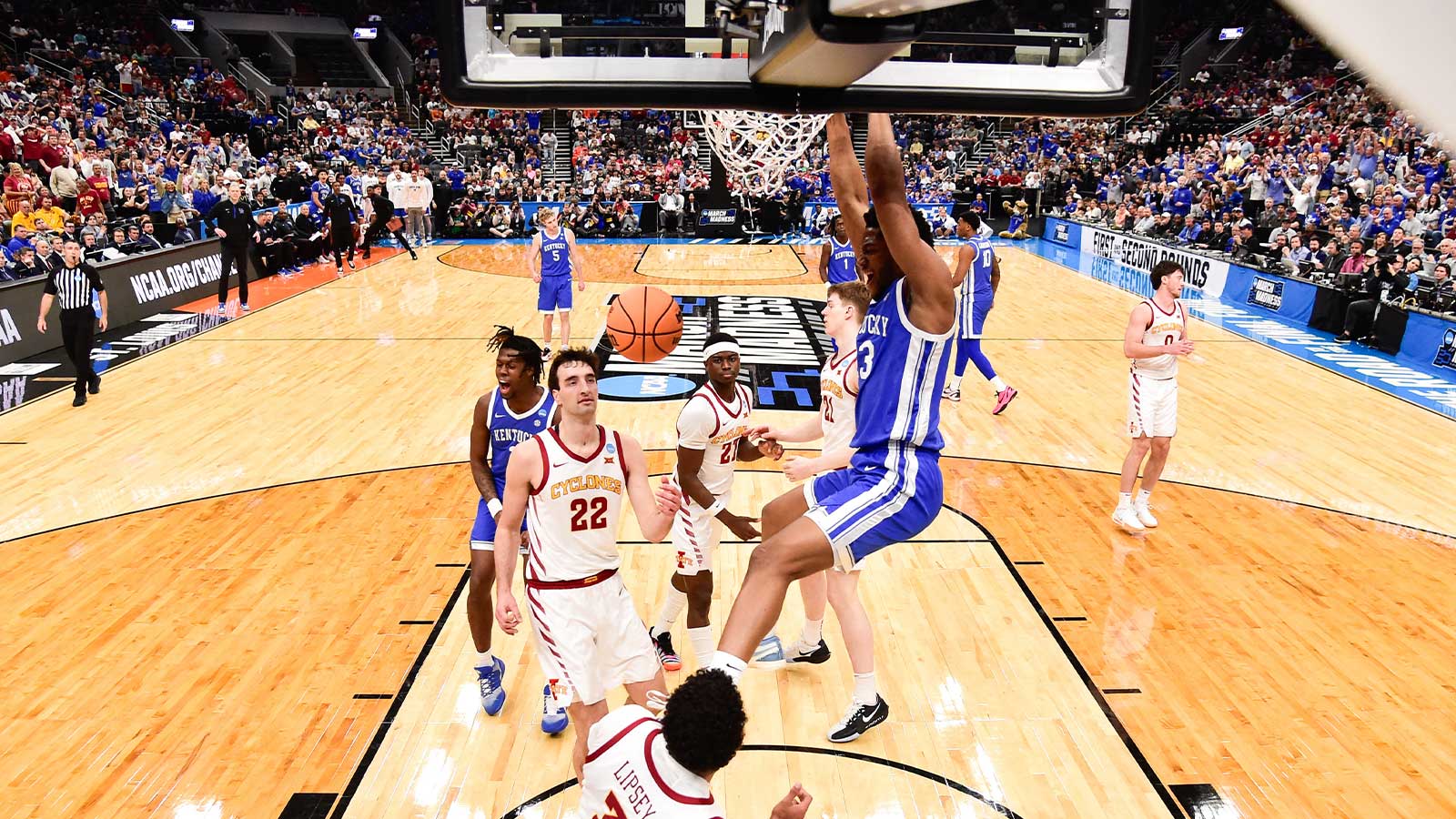 Kentucky loses 10-game starter to SEC rival via transfer portal