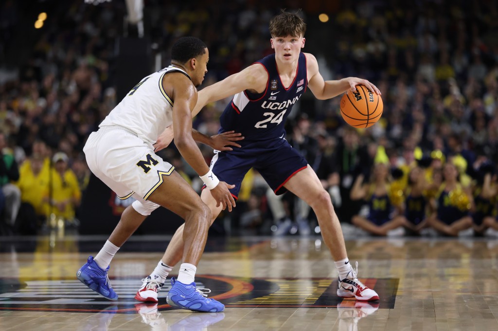 March madness hero Braylon Mullins decides to run it back with UConn for sophomore year
