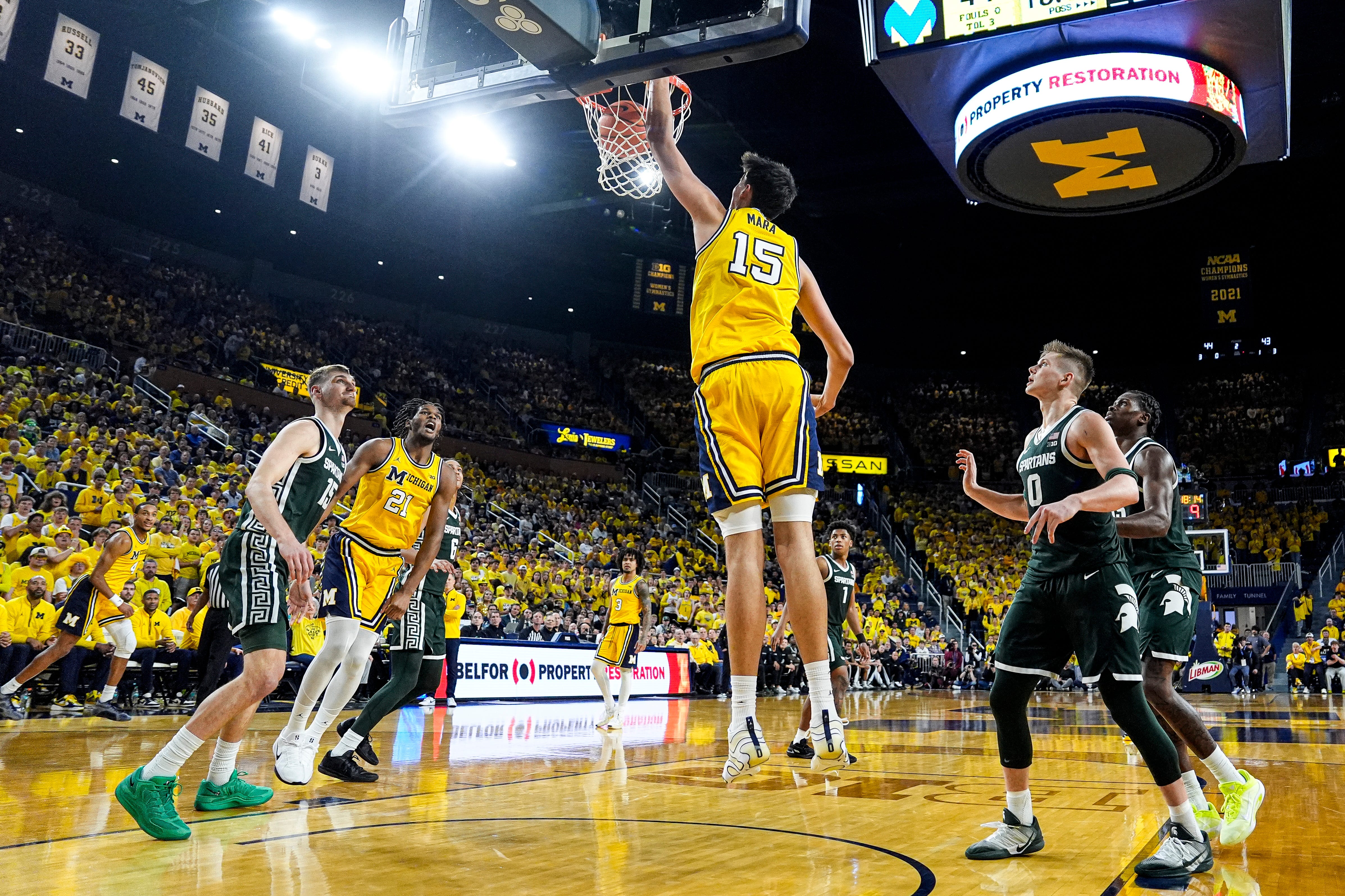 Michigan center Aday Mara (15) dunks against Michigan State during the second half at Crisler Center in Ann Arbor on Sunday, March 8, 2026.