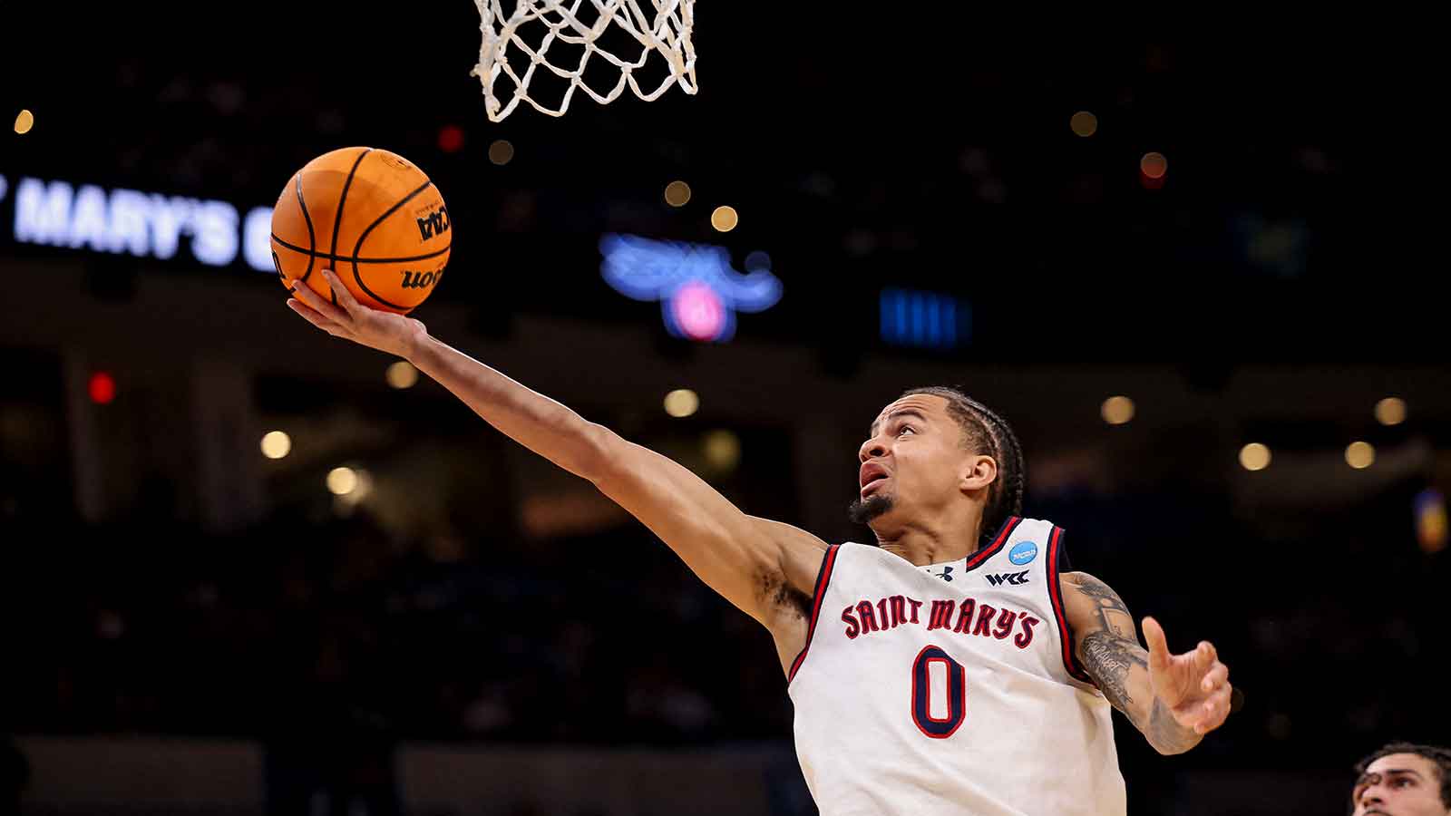 Texas basketball wins recruiting battle for former St. Mary’s star