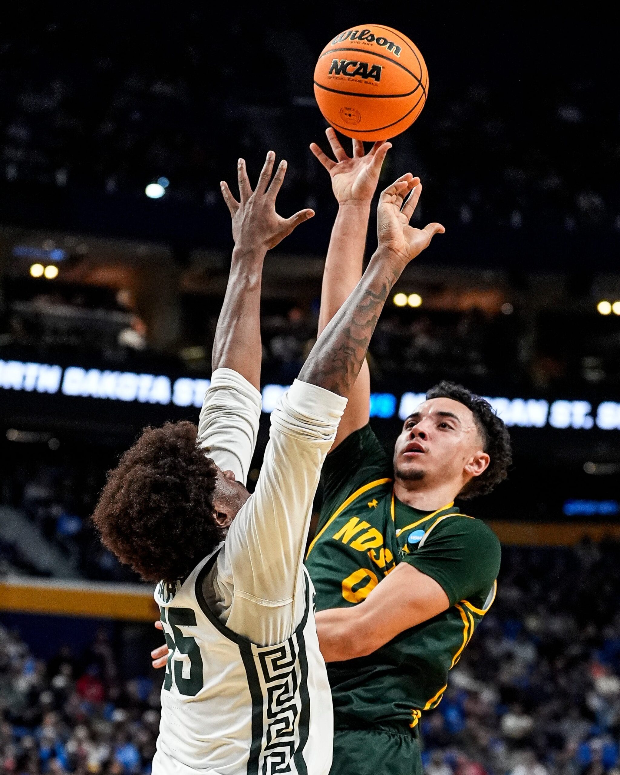 Trevian Carson latest guard to officially sign for Cincinnati Bearcats basketball