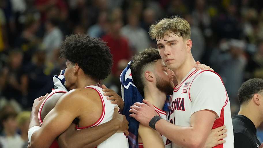 Arizona Wildcats forward Koa Peat (10