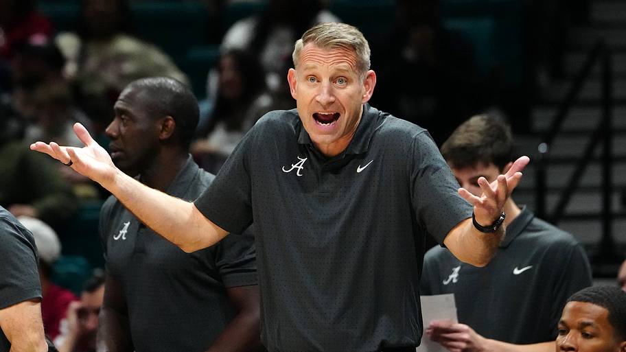 Alabama Crimson Tide head coach Nate Oats