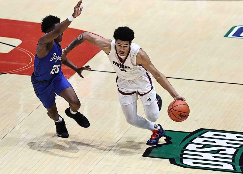 Cincinnati Basketball Recruiting: Bearcats Secure Commitment From Elite Guard Kam Mercer