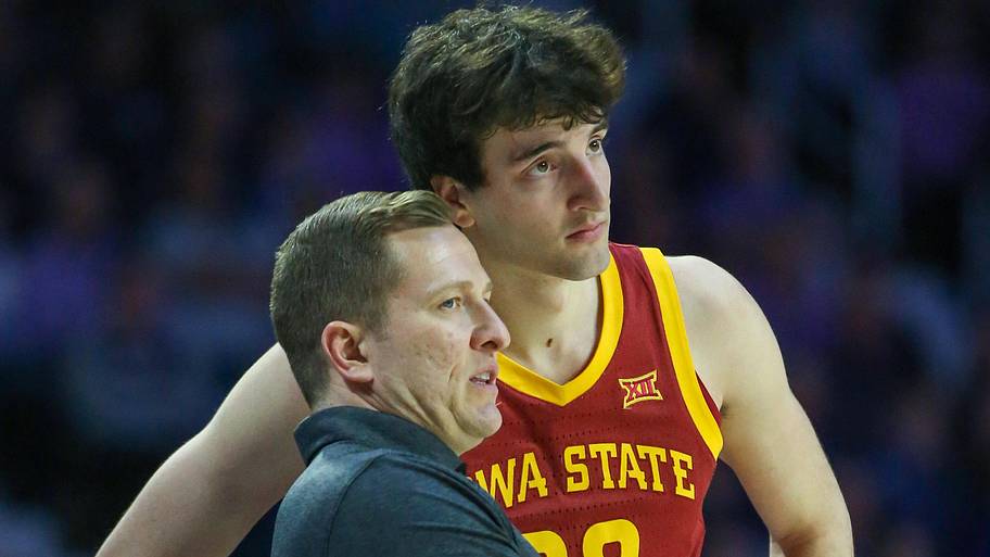 Iowa State Cyclones head coach T.J. Otzelberger talks to forward Milan Momcilovic.