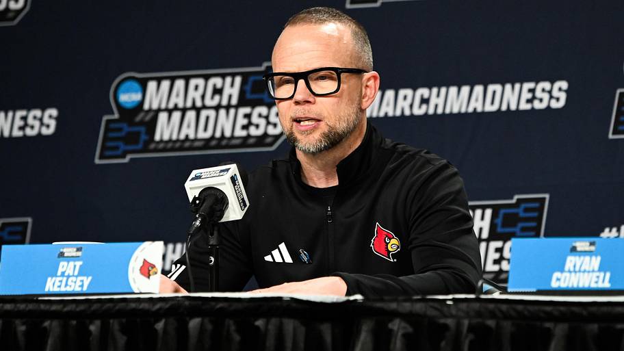 Louisville Cardinals head coach Pat Kelsey speaks at a postgame press conference.