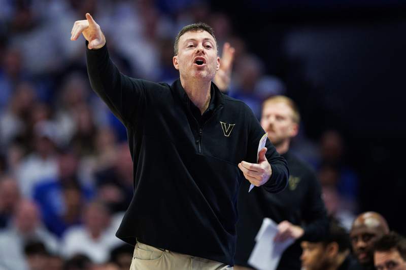 Where Will Davion Thompson Commit? Predicting the Landing Spot for the Top-25 Recruit