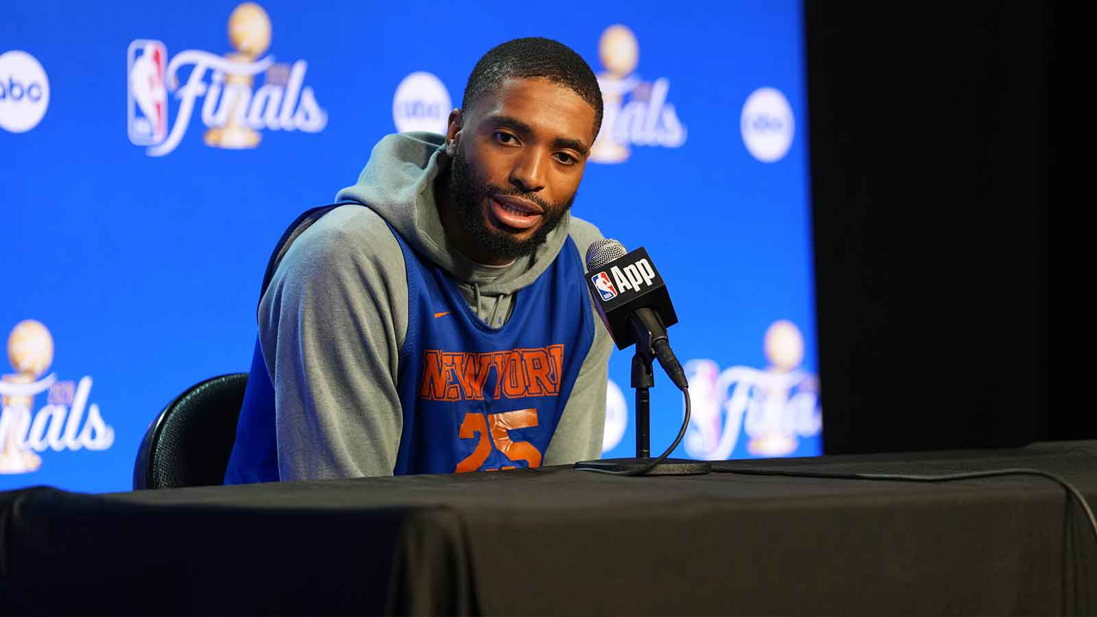 Caleb Wilson’s question for Knicks’ Mikal Bridges hilariously backfires