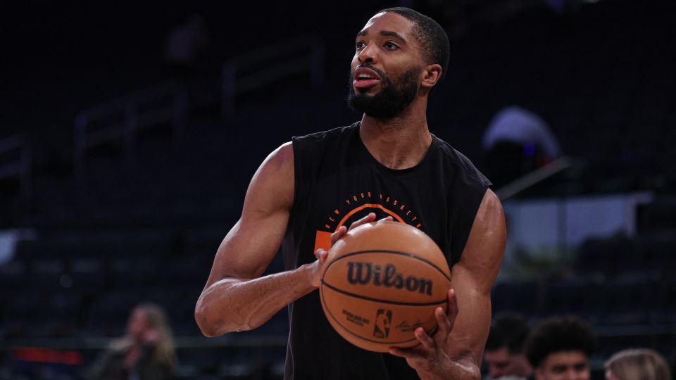 Bridges warms up before a game against the Washington Wizards at Madison Square Garden on March 22. - Vincent Carchietta/Imagn/Reuters