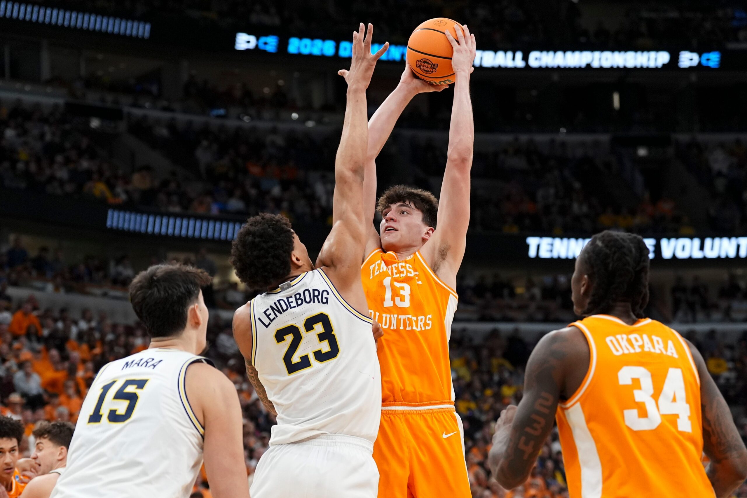 Former Tennessee forward J.P. Estrella makes a decision on if he's staying at Michigan