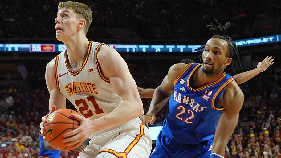 T.J. Otzelberger Heaps Praise on Returning Iowa State Basketball Big Man
