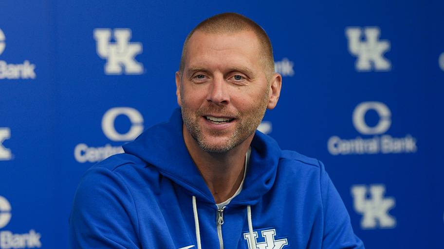 There is a really interesting starting job battle going on for Mark Pope and Kentucky