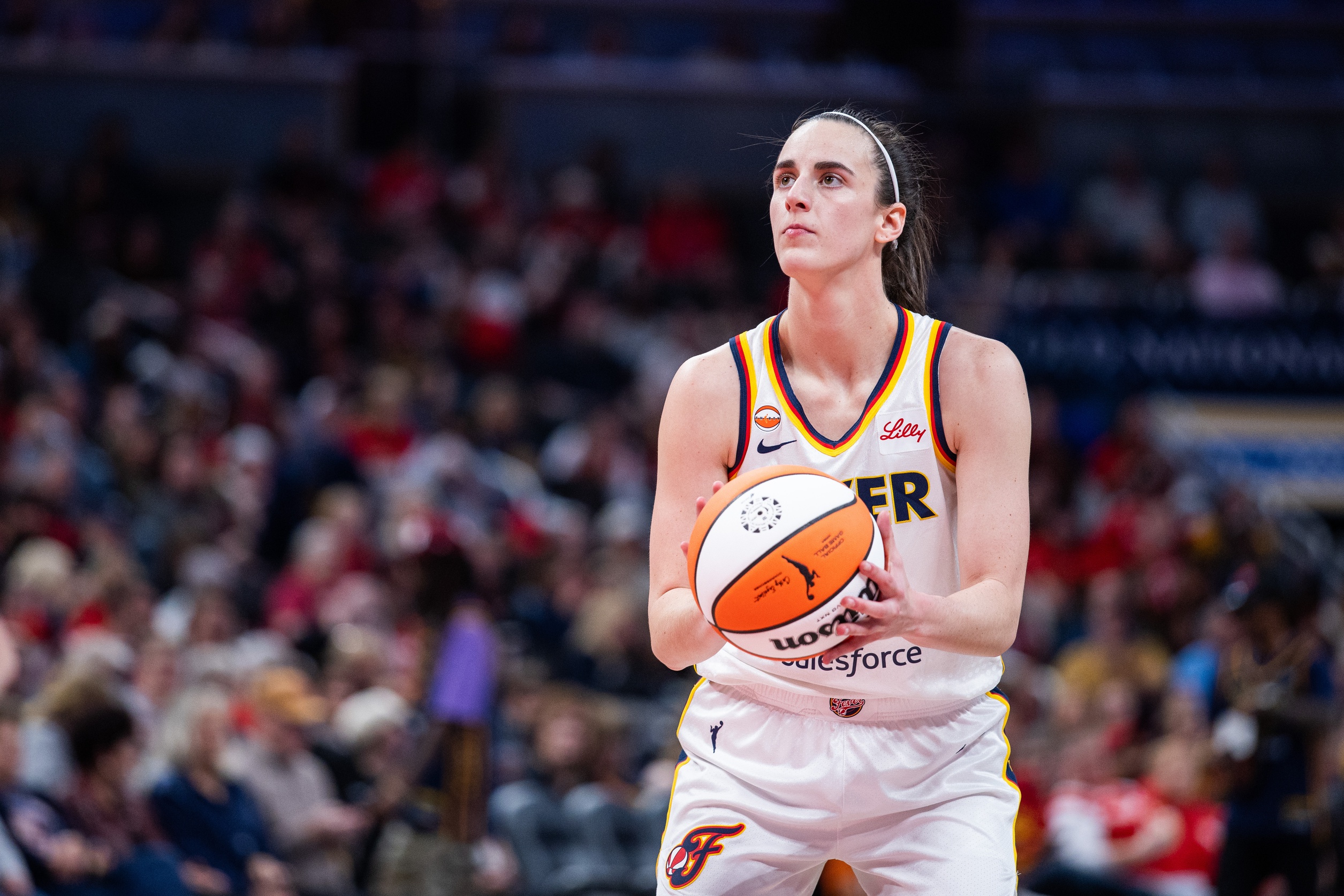 Caitlin Clark Draws Blunt WNBA Legend Verdict On Paige Bueckers’ Rage Baiting Controversy