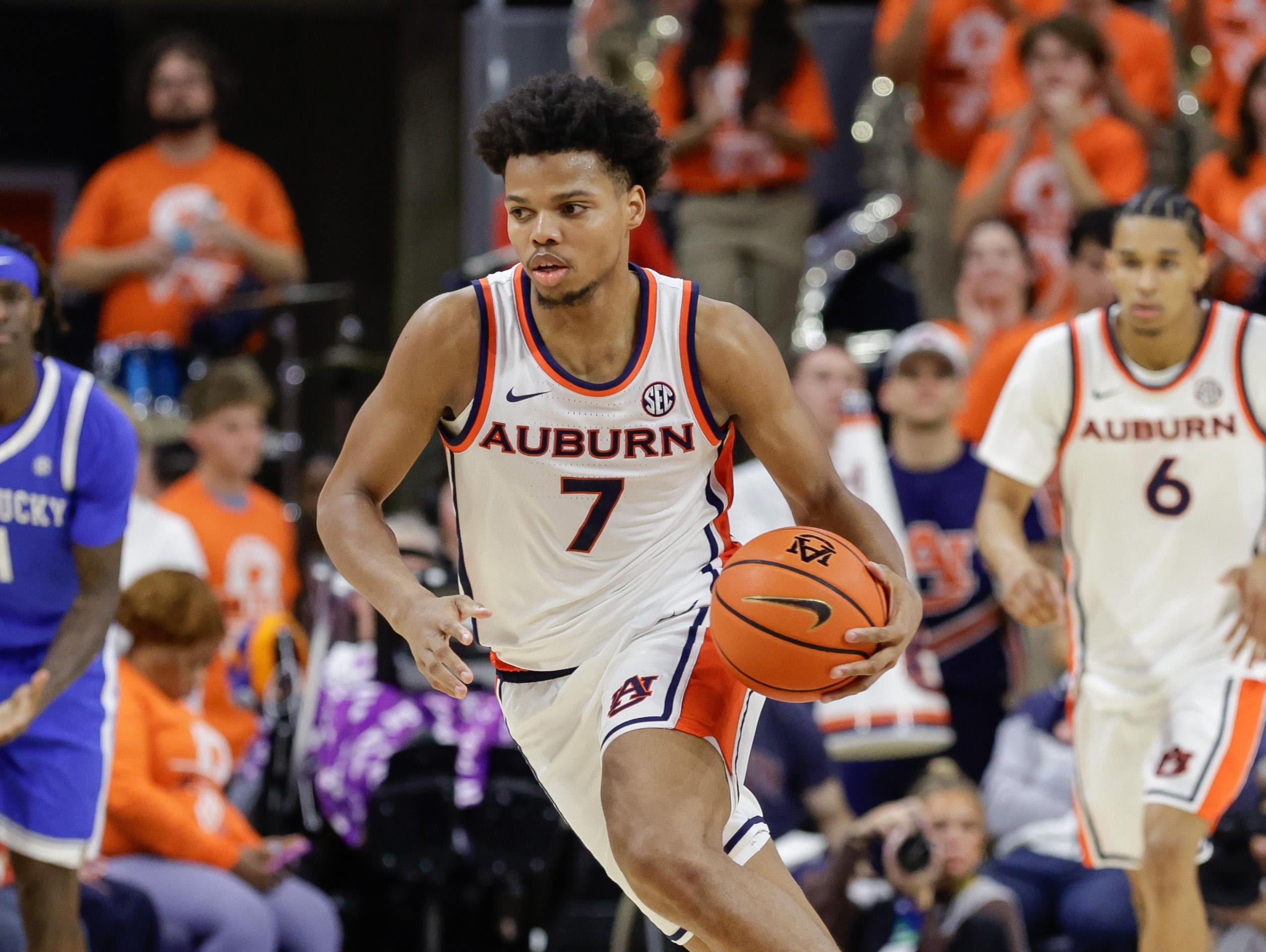 Keyshawn Hall drawing interest from Kentucky Basketball