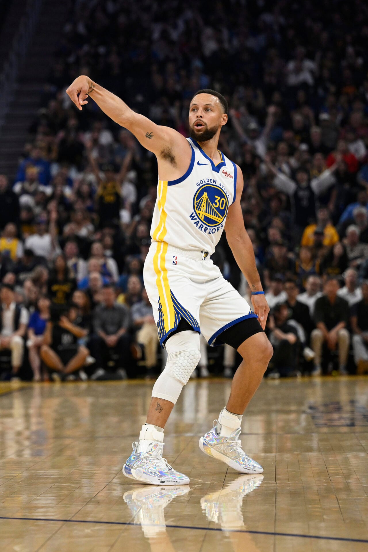 Stephen Curry’s next Warriors chapter comes with a major warning as extension decision looms
