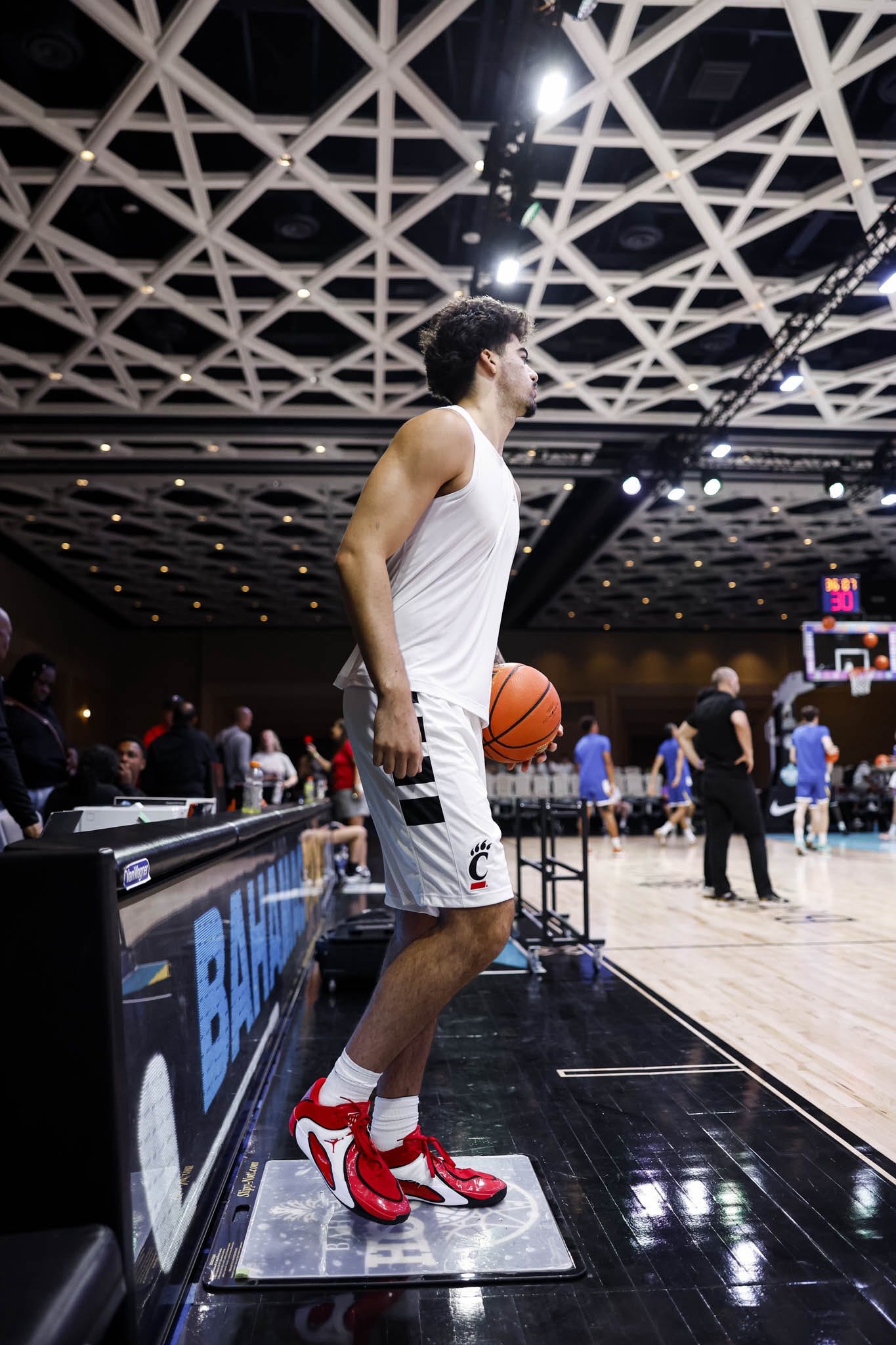 UC Bearcats basketball starts Bahamas run with 47-point Victoria win