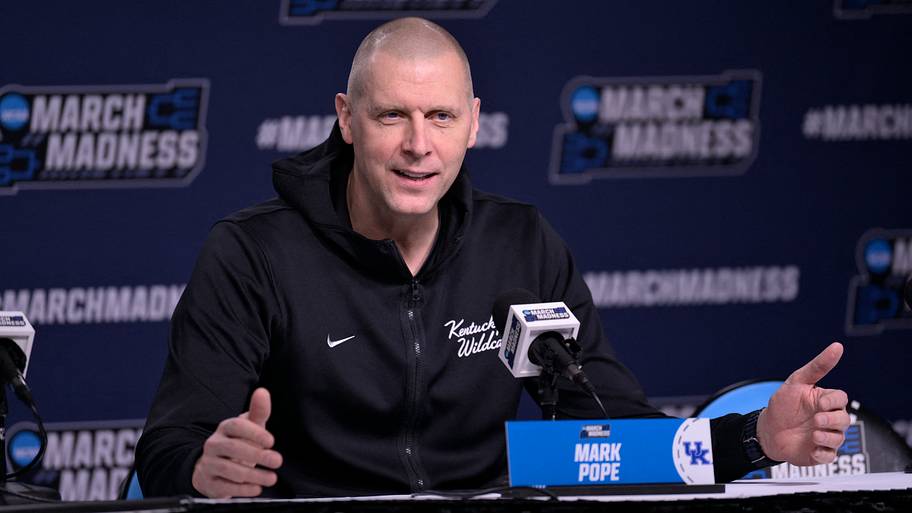 A 2027 top 10 prospect has set an official visit to Kentucky