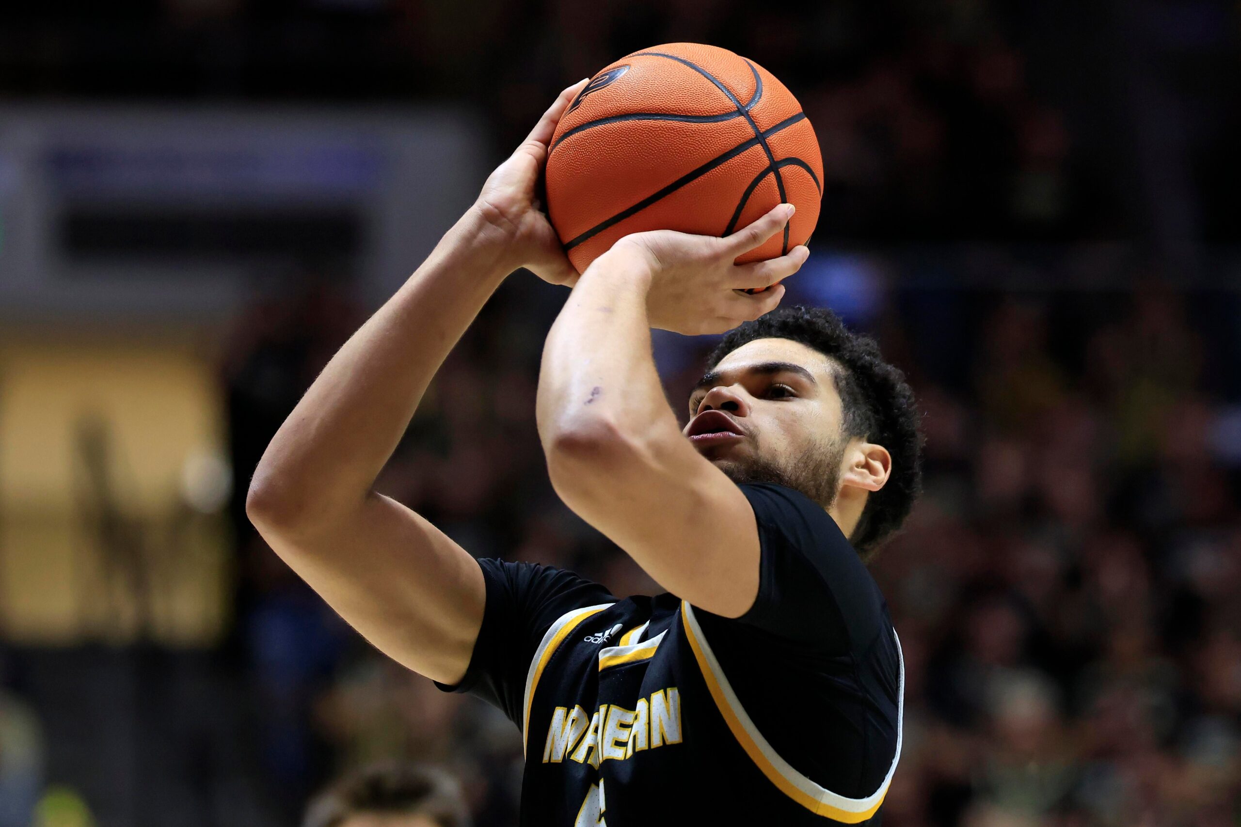 Louisville basketball officially announces addition of L.J. Wells