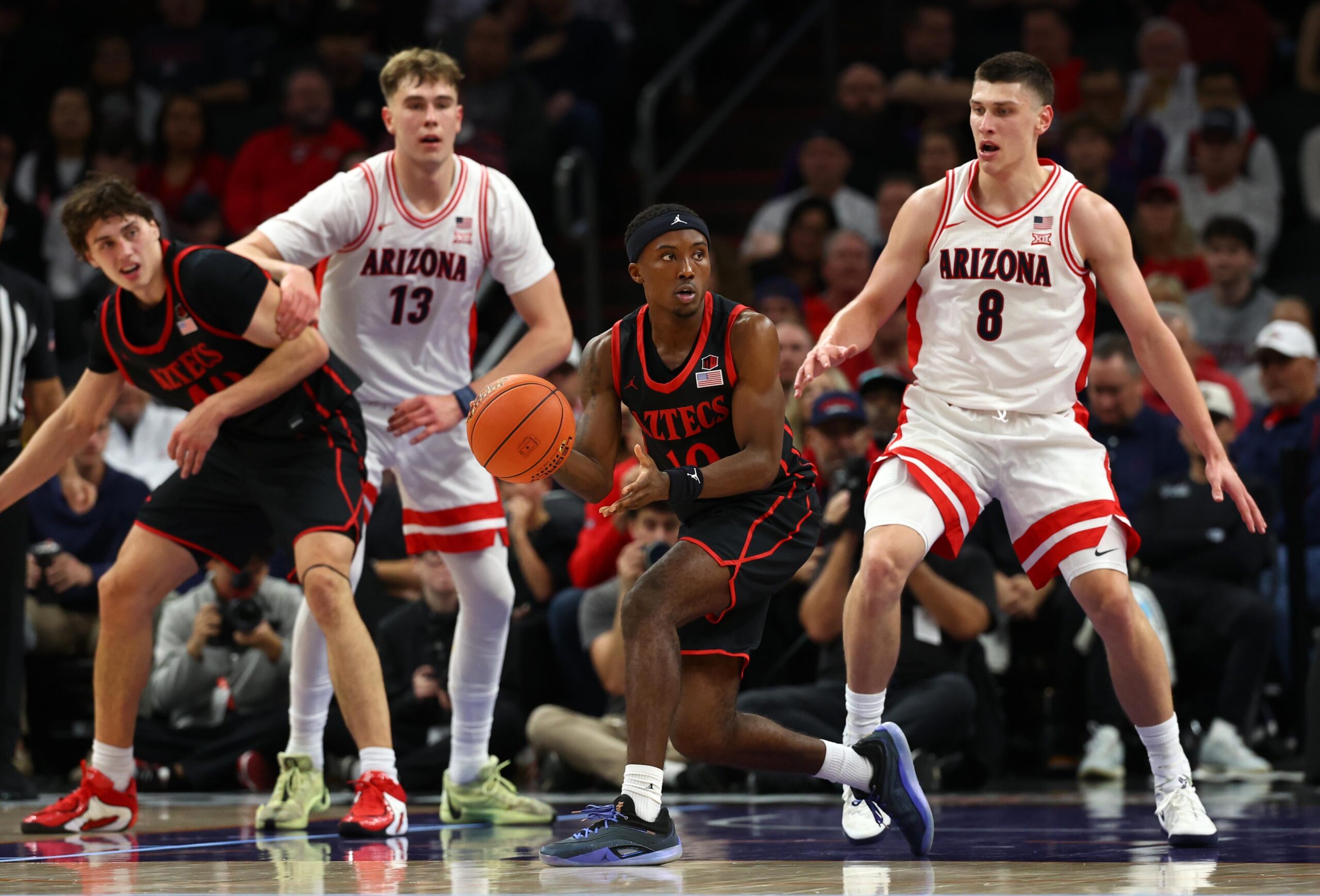 Arizona men’s basketball holds off San Diego State in exhibition