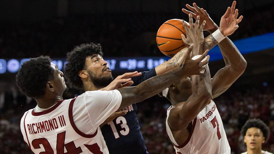 Arkansas Defense Shows Promise Against Gonzaga, but Interior Questions Remain