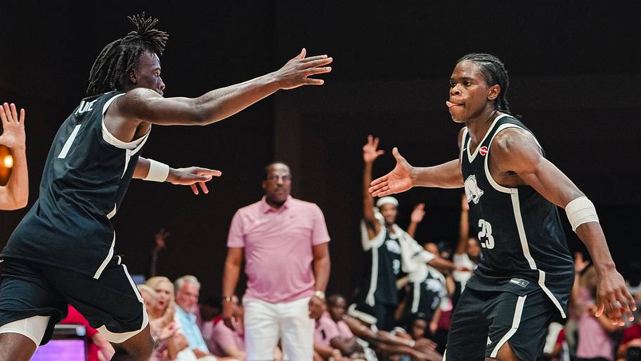 Arkansas Freshman 'Sleeping in the Gym' Ahead of Razorbacks Debut
