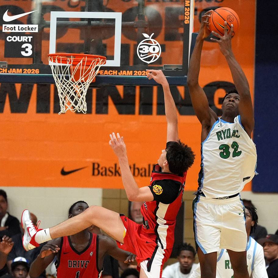 Baylor Basketball Trending for 2027 5-Star Lewis Uvwo Ahead of Commitment