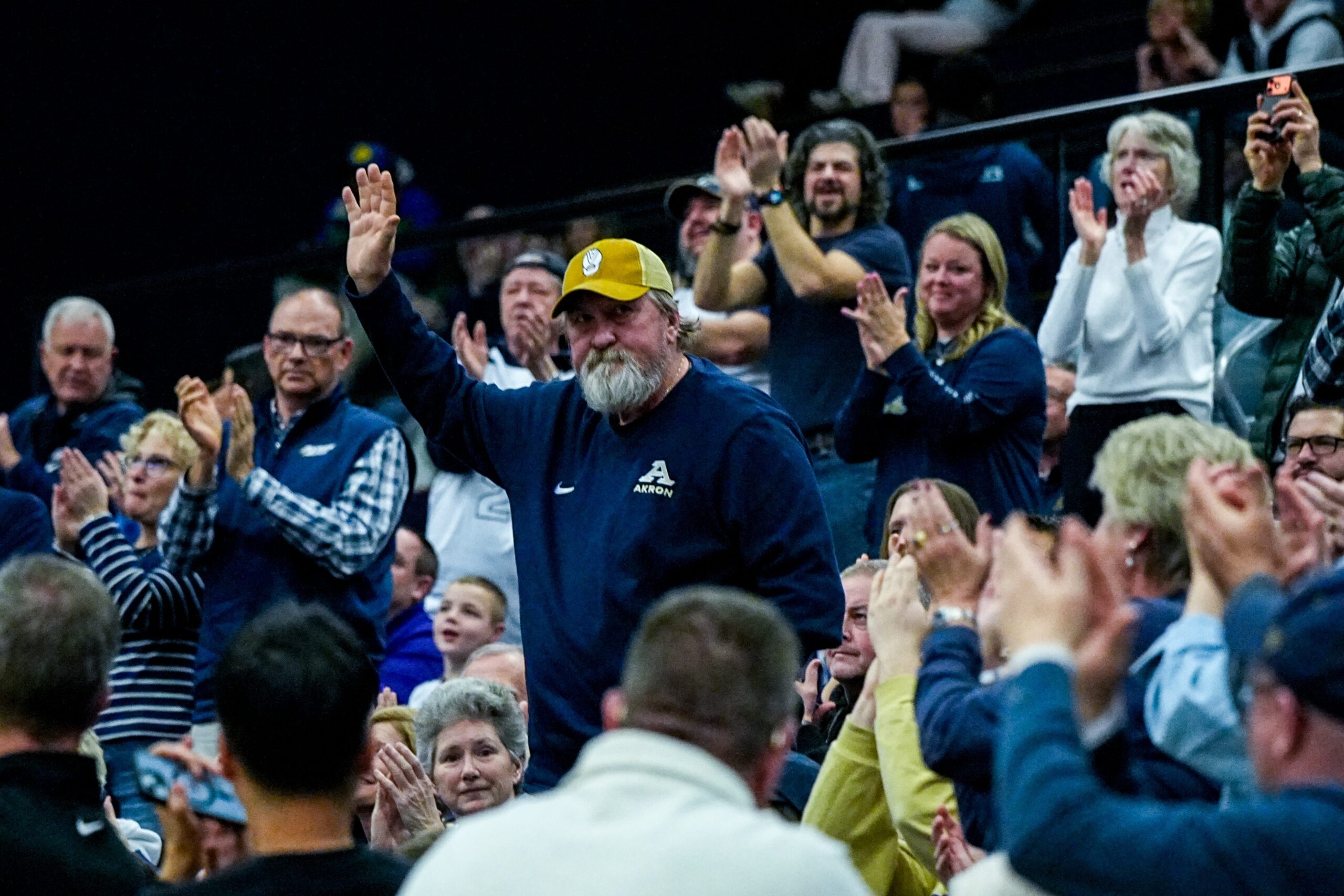 Ex-Akron coach and Hall of Famer Bob Huggins diagnosed with cognitive condition