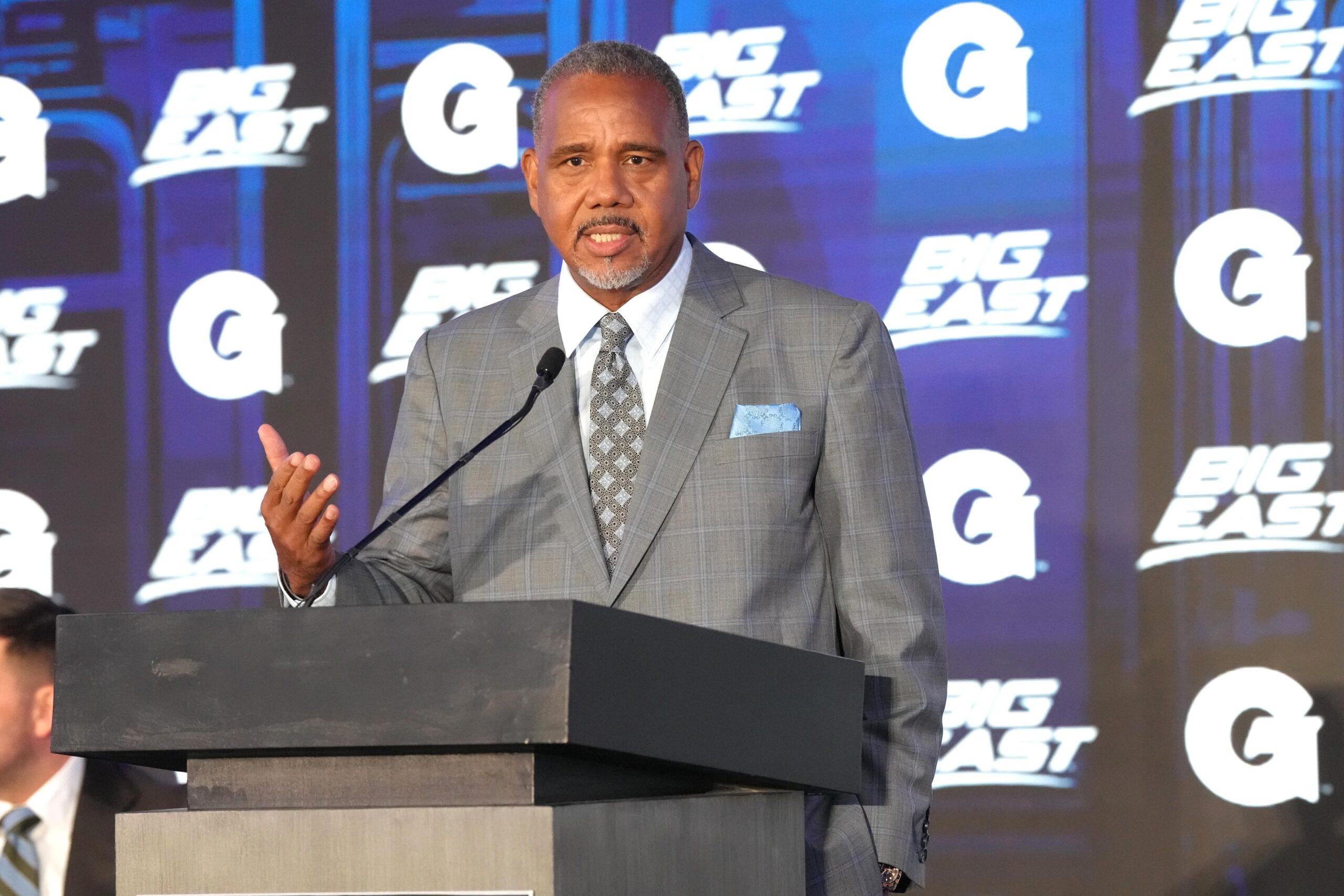 Georgetown Picked 10th, Cooley defends Hoyas Mystique