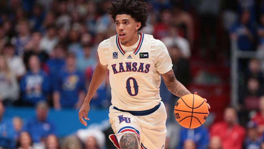 Kansas Basketball Fans Feeling Dj Vu After Taylen Kinney's Cramping Issue